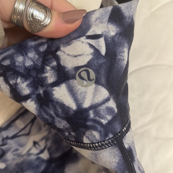 Water tie dye Lululemon leggings - Picture 3 of 4